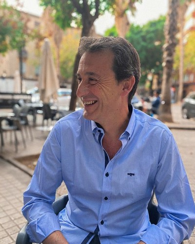 Camisa Básica Azul Claro A Tres Puntos